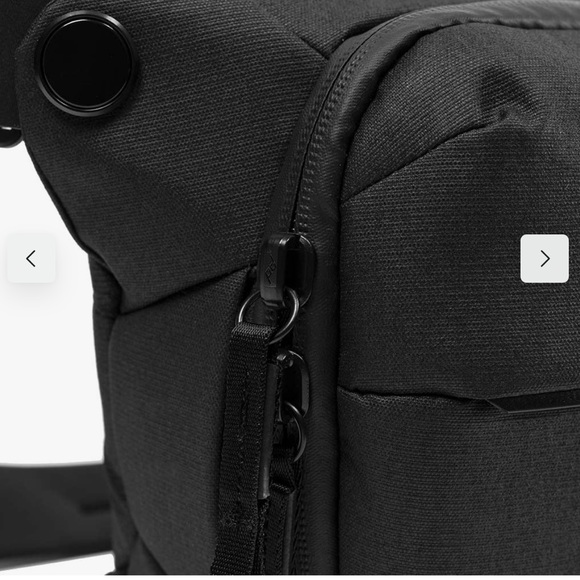Peak Design Black Messenger Bag with Sleek Minimalist Design 10L - EUC - Picture 5 of 11